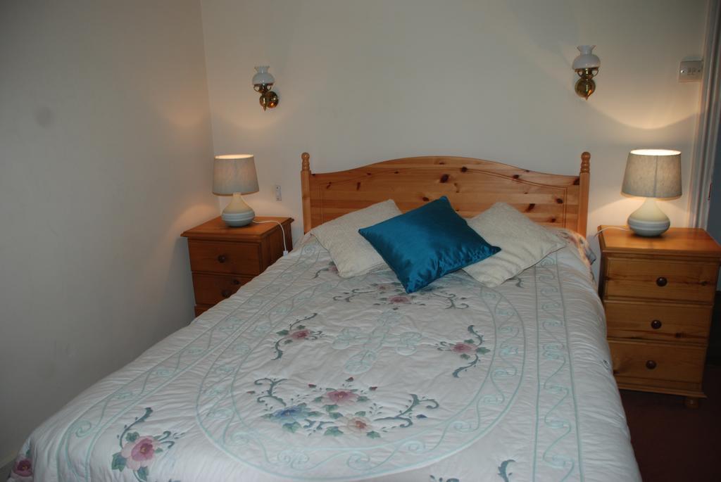 Greenhollow Hotel Gravesend Room photo
